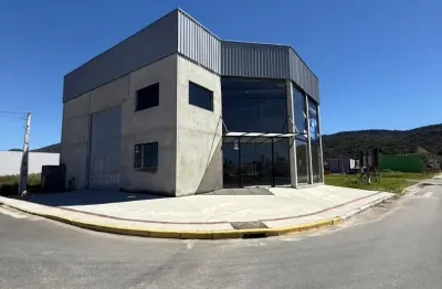 Alugo pavilhão anual de esquina na região que mais crece em itapema sc