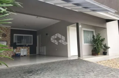 Casa 1 suíte + 2 quartos/dormitórios no bairro vila lalau em jaraguá do sul, sc