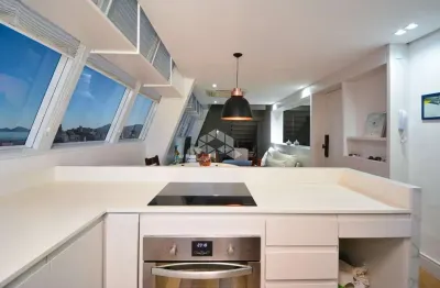 Duplex com 2 dormitórios, sendo 1 suíte, 1 vaga de garagem no centro de florianópolis/sc.