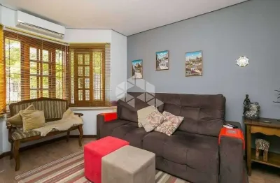Casa com 3 quartos à venda na Rua Criciúma, 345, Ipanema, Porto Alegre