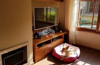 Excelente casa com 3 Dormitórios, 1 suíte, 3banheiros e 2 vagas.