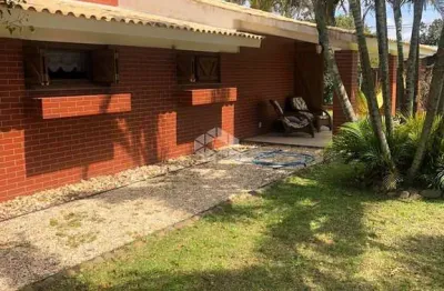Casa à venda, com 4 quartos/dormitórios, 3 vagas/box, no centro de xangri-lá/rs
