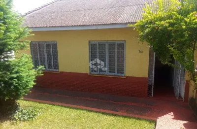 Casa à venda, 3 dormitórios e 2 vagas no bairro Partenon - Porto Alegre / RS