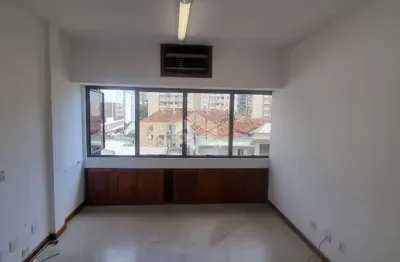 Excelente sala comercial ampla, de frente, recepção, sala principal, banheiro, bem localizada no bairro floresta com elevador