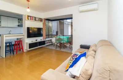 Apartamento de 2 dormitórios com vaga no bairro menino deus próximo ao nacional menino deus