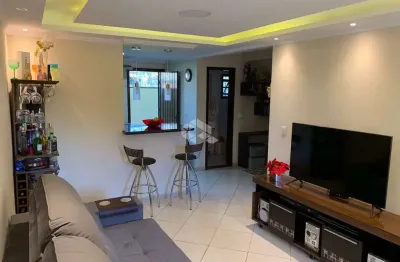 Casa em condomínio com 3 dormitórios sendo um no térreo no bairro cavalhada na zona sul de porto ale