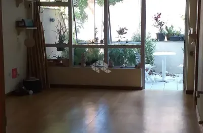 Sala comercial com sacada para venda na rua lima e silva no bairro cidade baixa