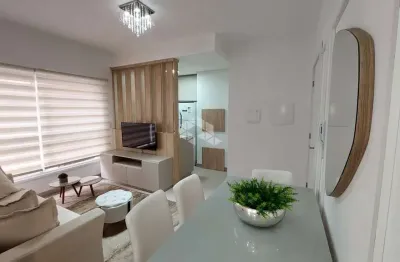 Oportunidade imperdível: apartamento mobiliado com suíte e vaga a duas quadras do mar!