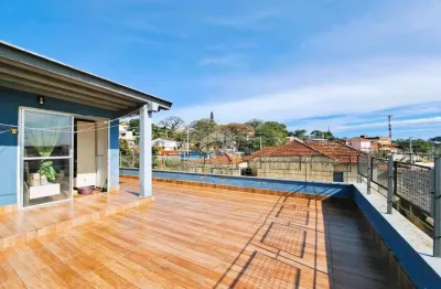 Cobertura duplex com 130m² reformada com vista incrível próximo ao zaffari da av. teresópolis