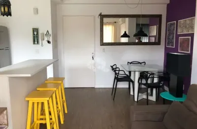 Apartamento mobiliado com 2 quartos, sacada e 1 vaga no bairro tristeza