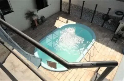 Casa de 3 quartos com piscina no bairro santa tereza
