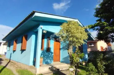 Casa com 03 dormitórios e 02 banheiros à venda no bairro Pé de Plátano em Santa Maria