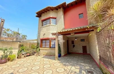 Casa desocupada no bairro guaruja com 3 dormitorios.