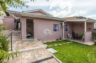 Casa 2 dormitorios, 139m², sala de estar com lareira, cozinha planejada, patio, churrasqueira. à venda no bairro nossa senhora das graças