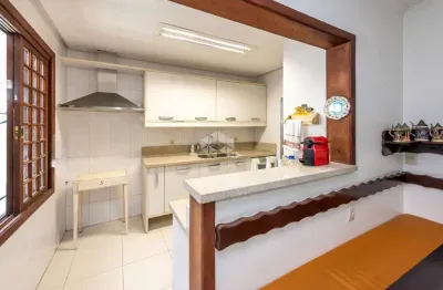 Casa térrea de 280m2 com 4 quartos, 02 suítes no bairro três figueiras próximo ao iguatemi.