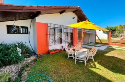 Casa com 3 dormitorios sendo 2 suítes e vaga em atlântida sul!!