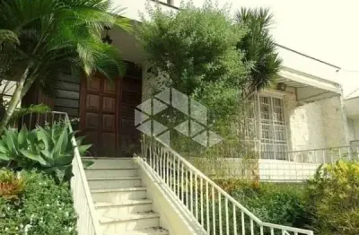 Casa no bairro chácara das pedras, com 03 dormitórios
