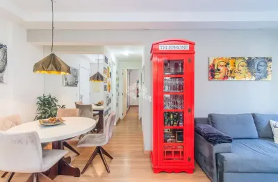 Apartamento de 2 dormitórios com suíte, móveis planejados e vaga dupla em localização privilegiada!