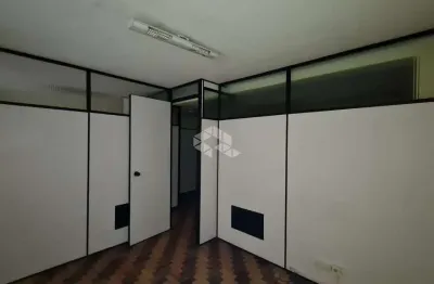 Excelente sala comercial à venda, muito bem localizada no centro histórico. estuda proposta.