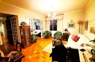Apartamento de 2 dormitórios com vaga de garagem coberta a metros do parque da redenção e da ufrgs