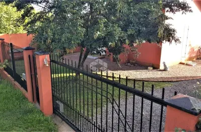 Bela casa de alvenaria com edícula aos fundos na vila germânia.