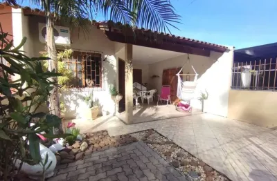 Casa geminada com pátio e 2 dormitórios em santa cruz do sul