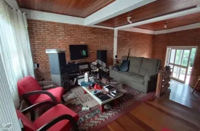 Casa no jardim itu sabará com 215m² construídos e 300m² de terreno, com piscina