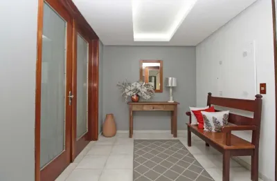 Baixou o valor. moinhos de vento apartamento 3 dormitórios com depedencia. 1 vaga coberta. elevador.