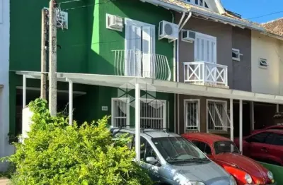 Casa em condomínio fechado com 3 quartos à venda na Rua Osório Mendes Ouriques, 332, Guarujá, Porto Alegre