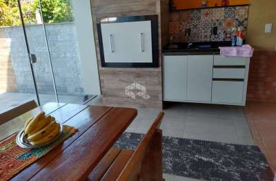 Casa 3 dormitórios, 1 suite, 1 vagas, edícula com churrasqueira e piscina. bairro guarujá