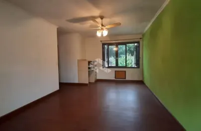 Casa no bairro guarujá com 4 dormitórios sendo 1 suíte com sacada.