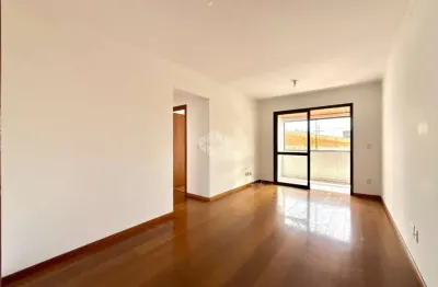 Apartamento de 2 quartos, 1 suíte, sacada em living amplo, churrasqueira, cozinha com área de serviço separada, 1 vaga no bairro Jardim Lindóia.