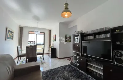 Apartamento com 3 quartos sendo 1 suíte, e 1 vaga de garagem no bairro barreiros, em são josé/sc.