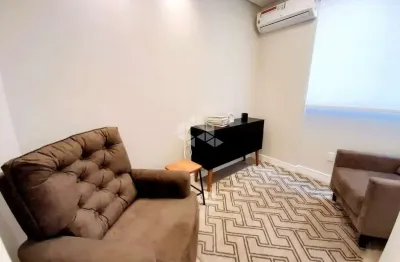 Sala comercial mobiliada, reformada a metros do Parque da Redenção e do Zaffari do Bom Fim