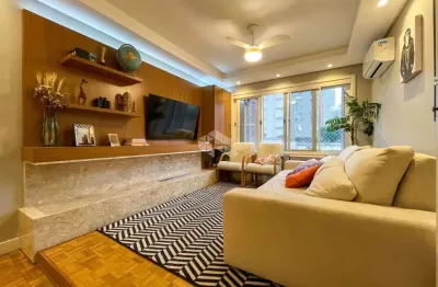 Apartamento com 3 dormitórios sendo 1 suíte no bairro Menino Deus, em Porto Alegre