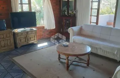 Casa 3 dormitórios 2 vagas com pátio no bairro santa tereza
