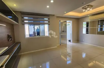 Casa em condominio 3 dormitorios, sótão, pátio e 2 vagas com pergolado.