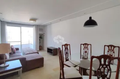 Apartamento semimobiliado com 3 quartos sendo 1 suíte e 1 vaga de garagem no centro de florianópolis/sc