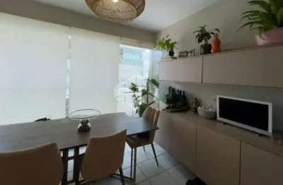 Apartamento à venda na vila olímpia com 72m², 2 dormitórios sendo 1 suíte e 1 vaga de garagem.  o imóvel conta com sala para 2 ambientes com ar-condi