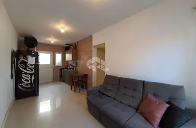 Casa em condomínio fechado com 2 dormitórios  e vaga
