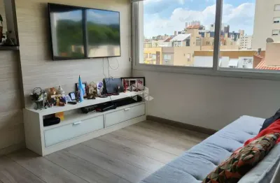 Apartamento de 2 dormitorios com suite  e 1 vaga de garagem coberta