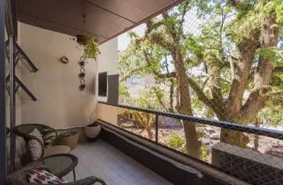 Vende-se apartamento 3 quartos, 2 banheiros, 1 suite , 1 vaga , 143 metros privativos no bairro menino deus em porto alegre, por r$ 746.000,00