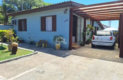 Casa com 2 dormitório, 2 banheiros, 2 vagas e 100m²