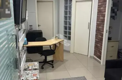 Sala comercial no canto em florianópolis pronta para o seu negócio