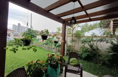 Casa bairro rau jaraguá do sul  3 quartos com piscina e amplo jardim