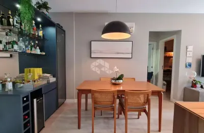 Apartamento com 2 quartos sendo 1 suíte no centro de florianópolis/sc