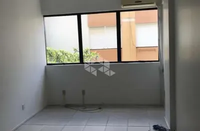 Sala comercial à venda na Avenida Taquara, 363, Petrópolis, Porto Alegre