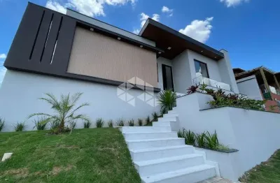 Linda casa em um dos melhores condomínios, 200m² construídos, 3 suítes, para vender por r$ 1.820.000,00!