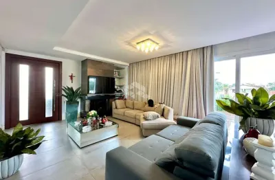 Casa de esquina, com 03 quartos, 01 suíte, living integrado, 168 m² de área privativa, em atlântida/rs.