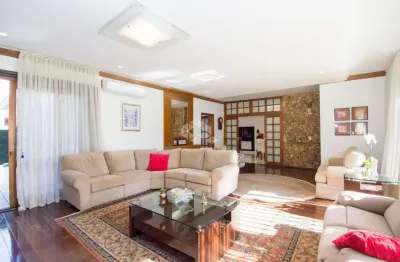 Casa térrea com 4 dormitórios no bairro assunção  porto alegre